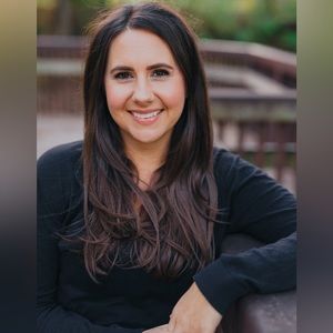 NFS - HELLO! 👋🏼 My name is Alena Moore! I am a working wife and momma of 3!